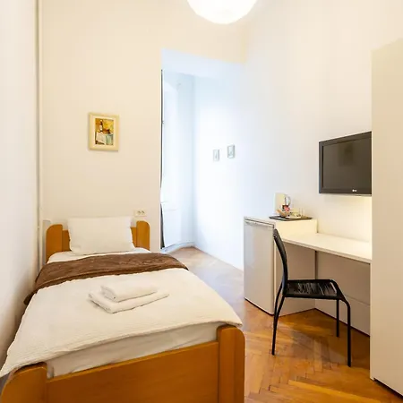 Urban Rooms--Parking-- 3*