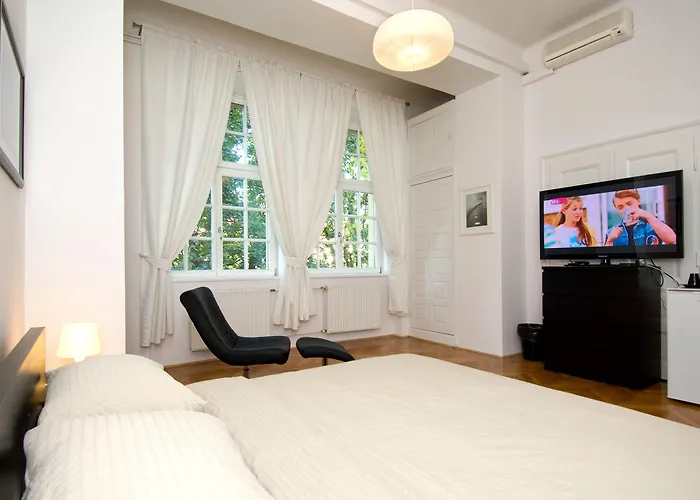 Urban Rooms--free Parking--