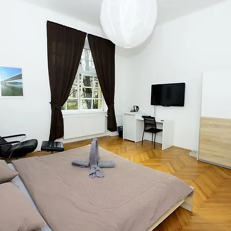 Urban Rooms--free Parking--