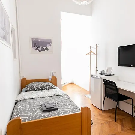 Affittacamere Urban Rooms--free Parking-- 3*