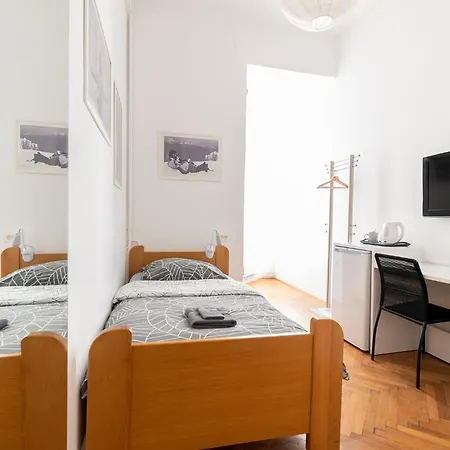 Affittacamere Urban Rooms--free Parking-- 3*