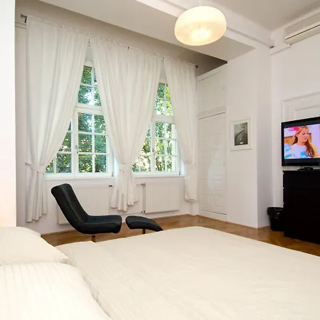 Urban Rooms--free Parking--