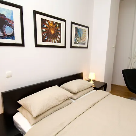 Urban Rooms-- Free Parking-- בית הארחה לובליאנה