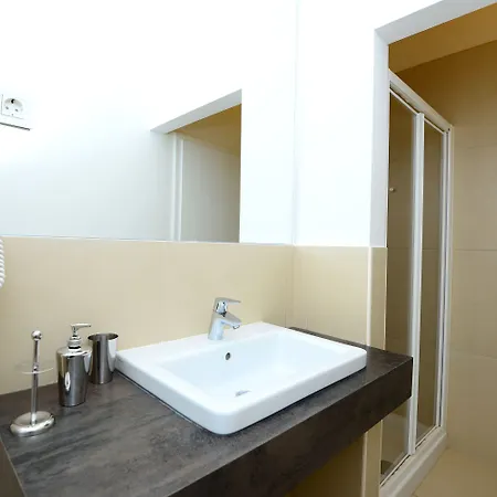 Urban Rooms-- Free Parking--