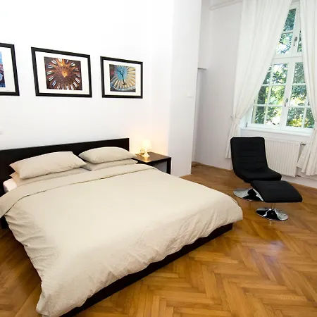 Urban Rooms--free Parking-- Affittacamere 3*