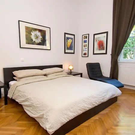 Galeria Rooms 3*