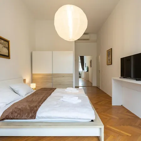 בית הארחה Urban Rooms-- Free Parking-- 3*