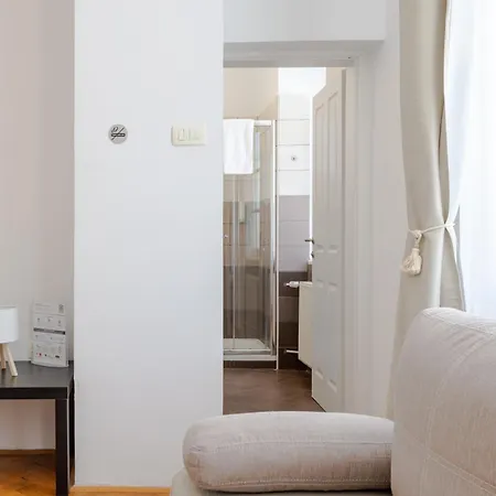 Urban Rooms-- Free Parking-- בית הארחה לובליאנה