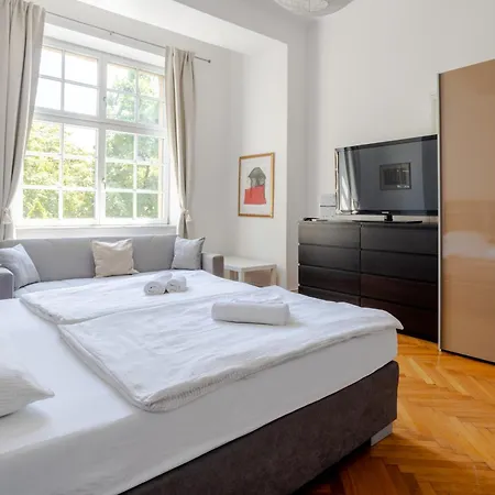 Urban Rooms-- Free Parking-- בית הארחה 3*