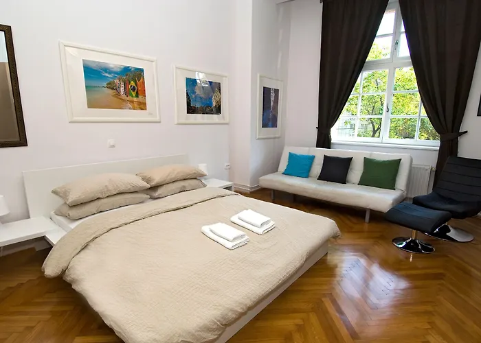 Urban Rooms--free Parking-- Affittacamere 3*