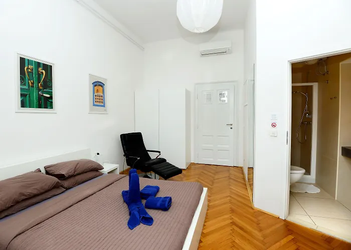 Πανσιόν Urban Rooms--free Parking-- 3*