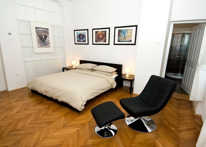 Urban Rooms--free Parking--